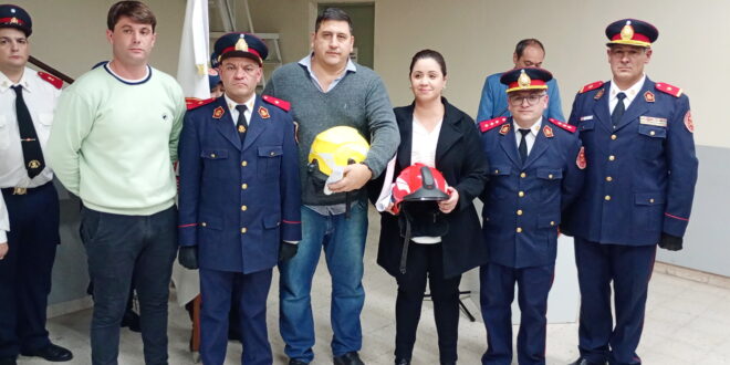 EMOTIVO ACTO POR EL DÍA DEL BOMBERO VOLUNTARIO EN EL SALÓN DEL CUARTEL CENTRAL, CON ENTREGA DE RECONOCIMIENTOS Y REINCORPORACIONES