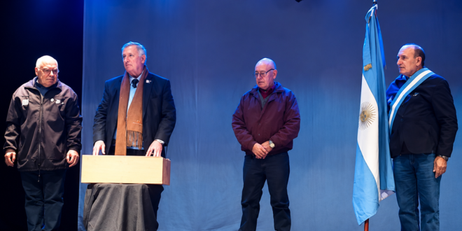 SE REALIZÓ EN EL CINE ITALIANO EL ACTO POR EL DÍA DE LOS VETERANOS DE MALVINAS DE LOBOS, ORGANIZADO POR EL COLEGIO FASTA: LOS DETALLES