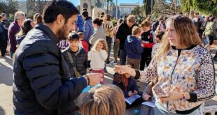 FUROR POR LAS FIGURITAS DEL MUNDIAL EN LOBOS: EN LA PREVIA DEL DEBUT DE LA SELECCIÓN, SE REALIZÓ UN ENCUENTRO EN LA PLAZA 1810