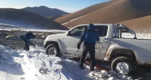 FAMILIA ROQUEPERENSE QUEDO ATRAPADA BAJO EL TEMPORAL DE NIEVE EN CATAMARCA: PERMANECIERON 17 HORAS DENTROS DEL VEHÍCULO ANTES DE SER RESCATADOS