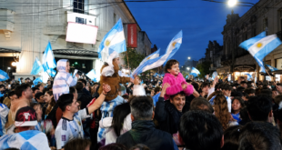 ARGENTINA VENCIÓ A INGLATERRA, LLEGÓ NUEVAMENTE A LA FINAL, Y TODO LOBOS FESTEJA COMO NUNCA (LAS MEJORES FOTOS)