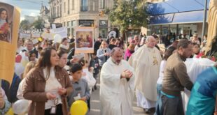 FIESTAS PATRONALES: PROCESIÓN Y MISA EN LA CELEBRACIÓN CENTRAL DEL MES DE LA VIRGEN DEL CARMEN, CON MUCHOS FIELES EN EL TEMPLO PARROQUIAL