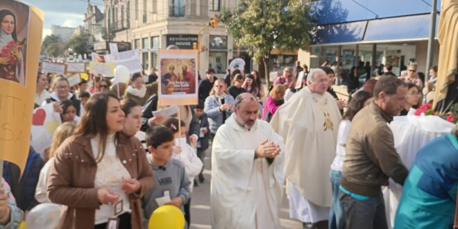 FIESTAS PATRONALES: PROCESIÓN Y MISA EN LA CELEBRACIÓN CENTRAL DEL MES DE LA VIRGEN DEL CARMEN, CON MUCHOS FIELES EN EL TEMPLO PARROQUIAL