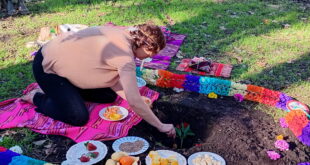 SE CELEBRÓ EN EL PARQUE MUNICIPAL EL DÍA DE LA PACHAMAMA, UNA CEREMONIA ANTIQUÍSIMA DE AGRADECIMIENTO A LA MADRE TIERRA
