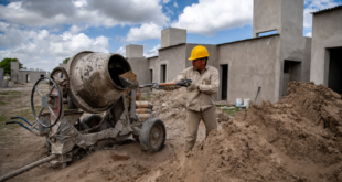 INFORME: CUÁNTO CUESTA CONSTRUIR UNA CASA DE 60 M2 Y CUÁNTOS AÑOS HAY QUE TRABAJAR PARA VERLA TERMINADA
