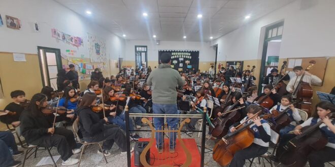 LA MÚSICA QUE UNE: MÁS DE 100 JÓVENES DE LOBOS Y LA REGIÓN PARTICIPARON DEL ENCUENTRO REGIONAL DE ORQUESTAS-ESCUELA EN LAS FLORES
