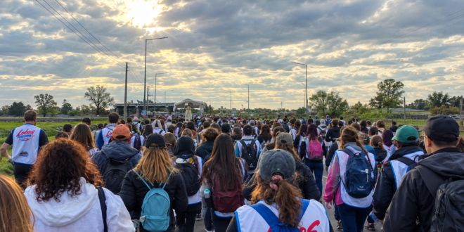 LOBOS VOLVIÓ A CAMINAR HACIA LUJÁN: MÁS DE 200 PERSONAS SE SUMARON A UNA MULTITUDINARIA PEREGRINACIÓN DE FE