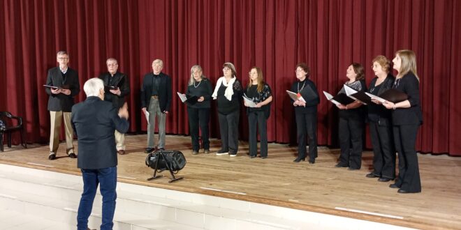 ENCUENTRO REGIONAL DE COROS EN LA SOCIEDAD ESPAÑOLA: LA MÚSICA SE UNIÓ PARA AYUDAR AL HOGAR DE ANCIANOS
